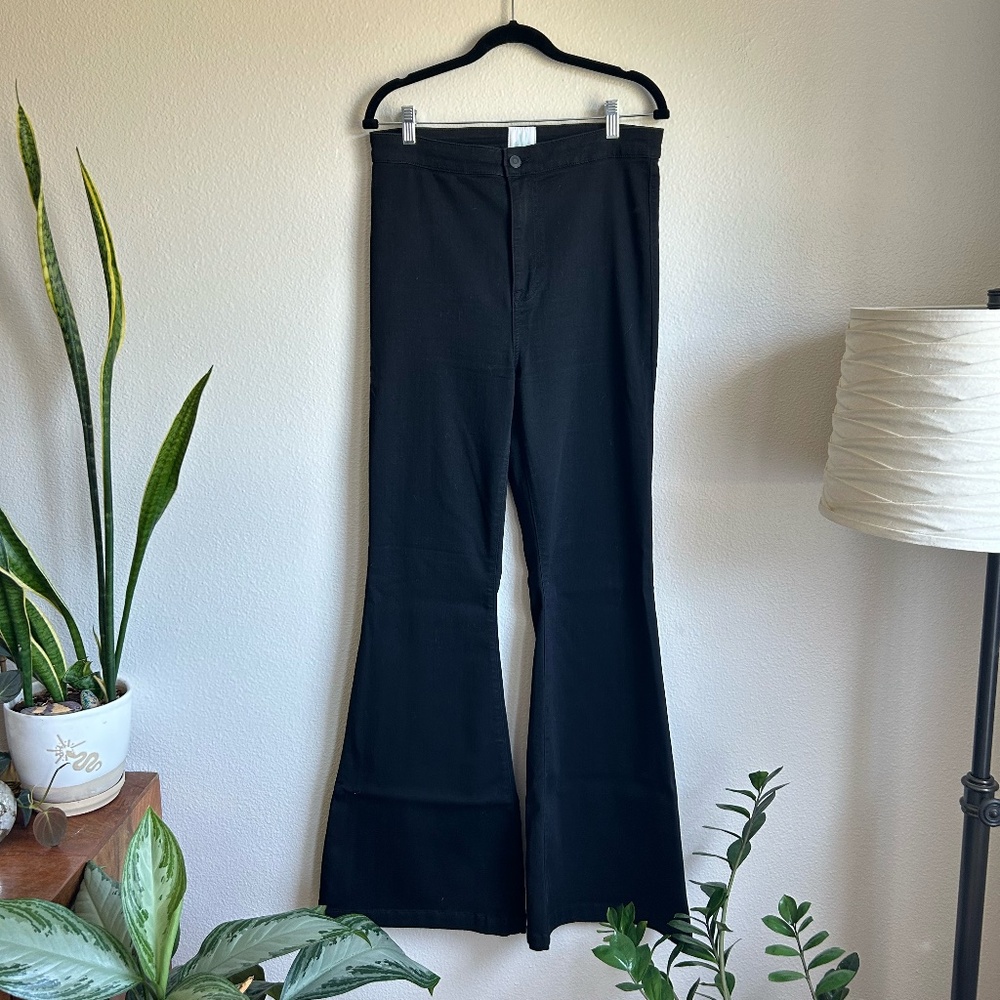 The Mint Size 31 - High Rise Black Flare Jeans